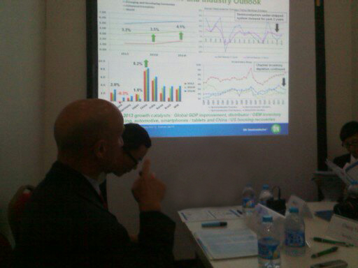 圖：David Somo介紹2013年半導體電子市場商機和安森美對策