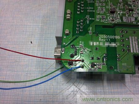 DIY：自制自帶電池供電的無線路由器