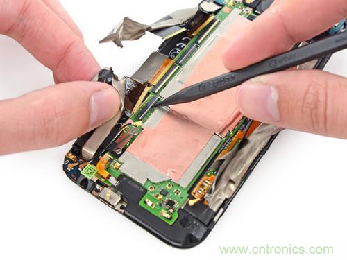 牛人強(qiáng)拆！新HTC One(M8)真機(jī)精密做工難修理