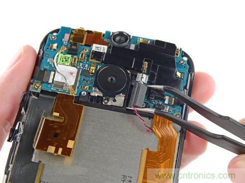 牛人強(qiáng)拆！新HTC One(M8)真機(jī)精密做工難修理